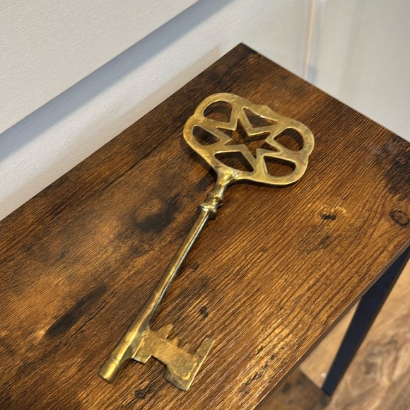 Vintage Mid Century Large Brass Skeleton Key Decor 9" - Picture 1 of 10